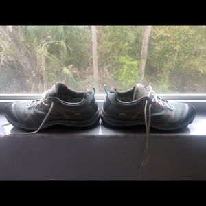 Keen waterproof hiking shoes EUC